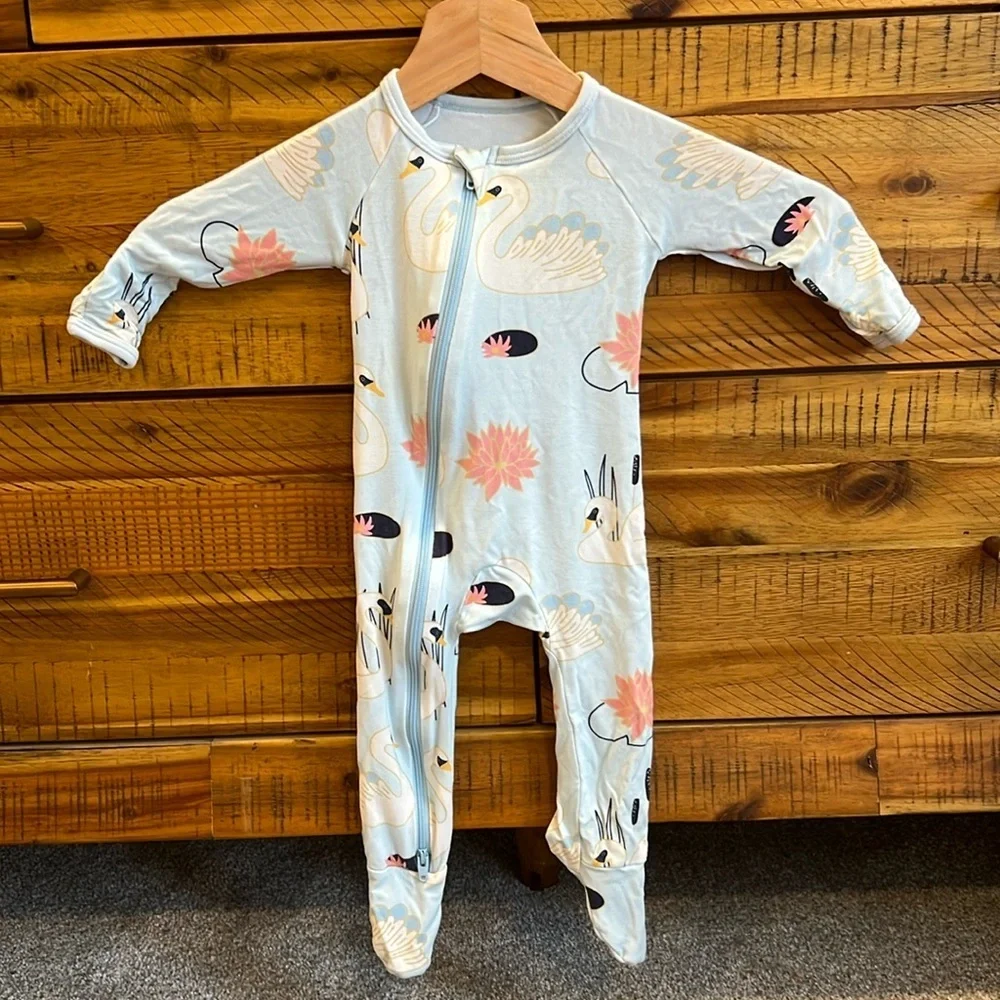 Bestaroo Baby Newborn Swan Song Footie